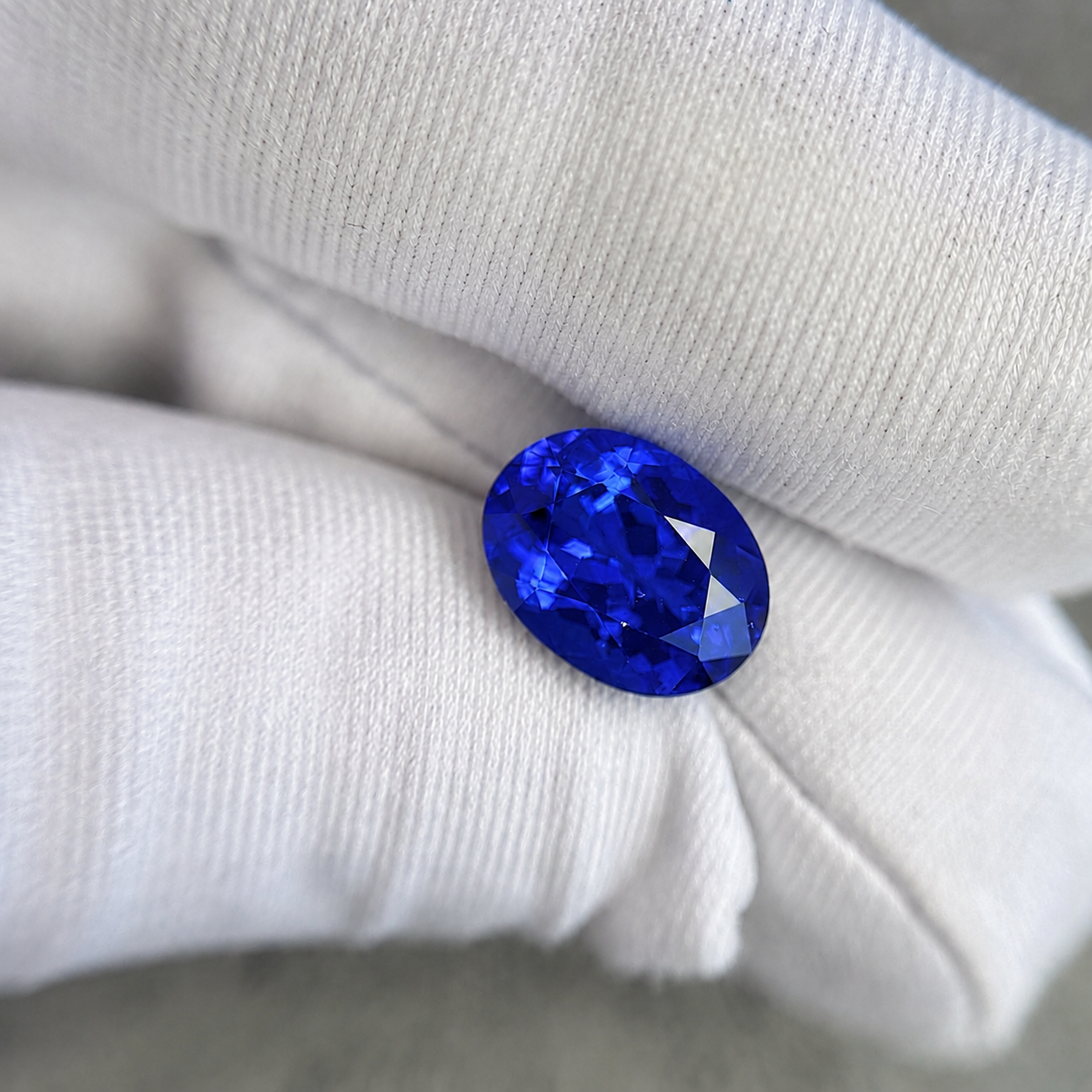 Gia certified oval loose gemstone tanzanite