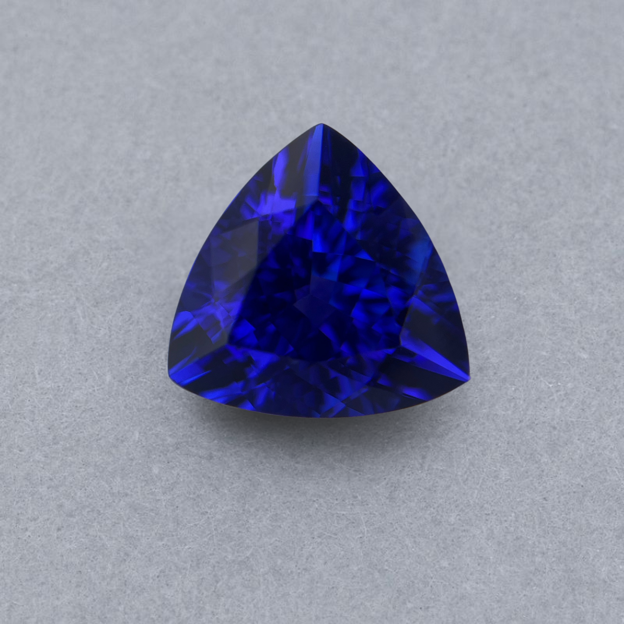 8.95 Carat Tanzanite — Vivid vB 6/6 Colour, Exquisite Rarity
