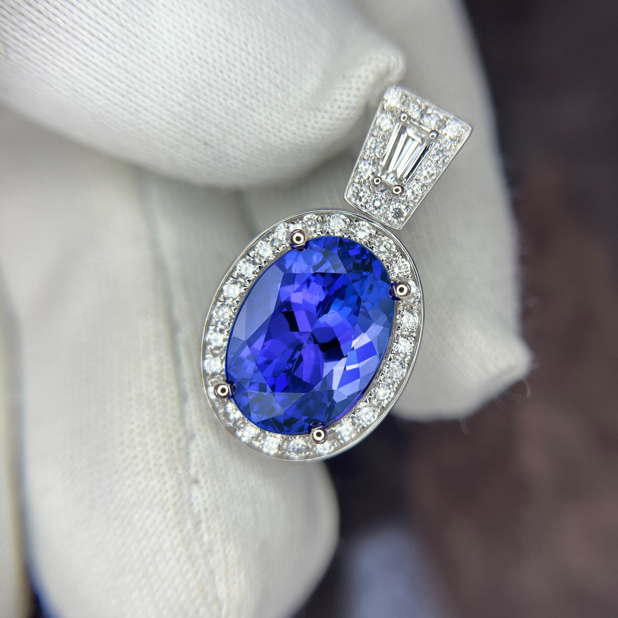 Exceptional 5.49 Ct Tanzanite & Baguette Diamond Pendant