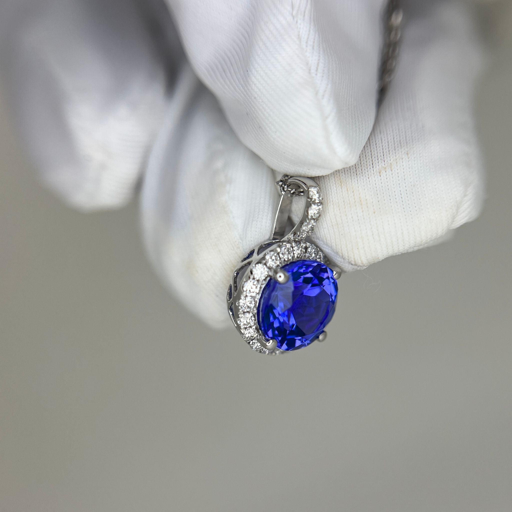 Round Tanzanite Pendant with Diamonds