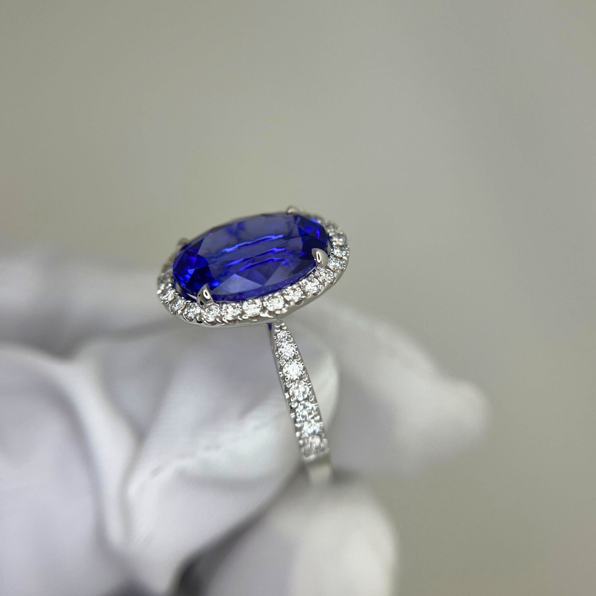 Exceptional Tanzanite 5.00 carat Oval Diamond Halo Ring