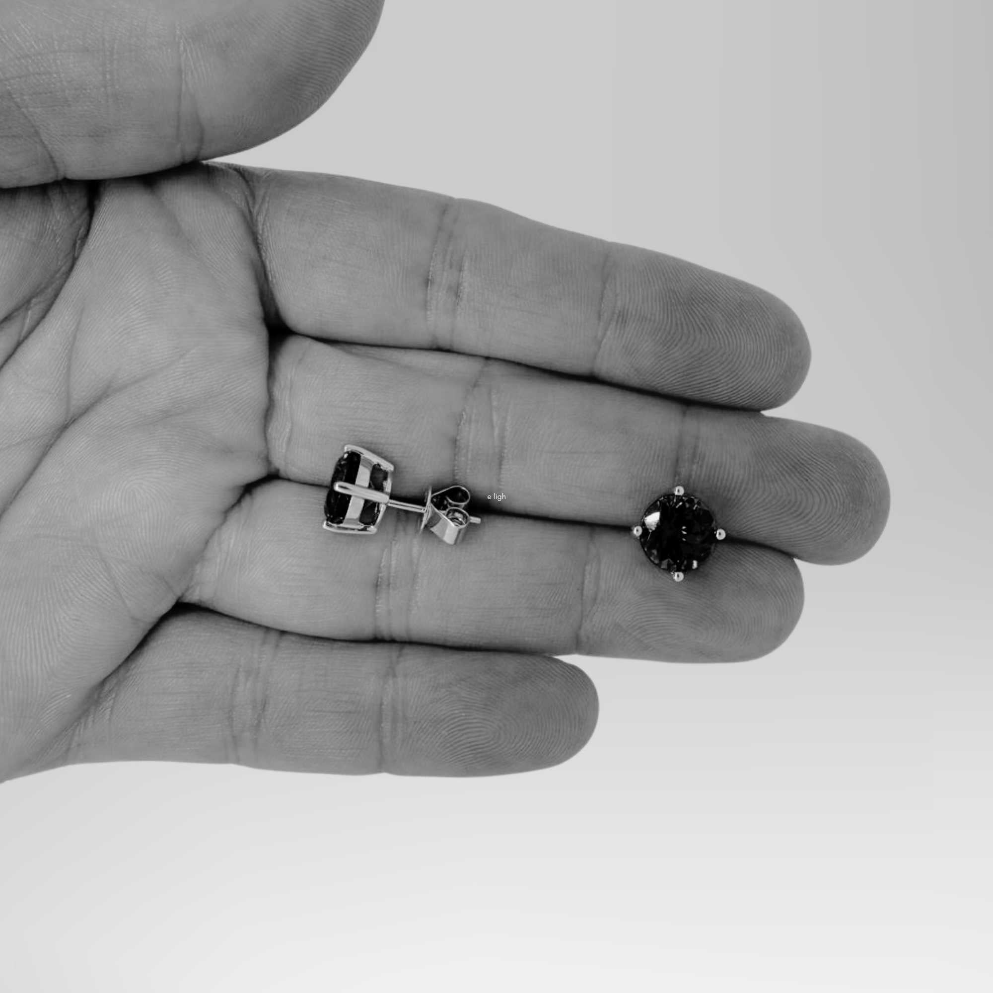 Exceptional 4.60 Carat Tanzanite Stud Earrings in 18K White Gold