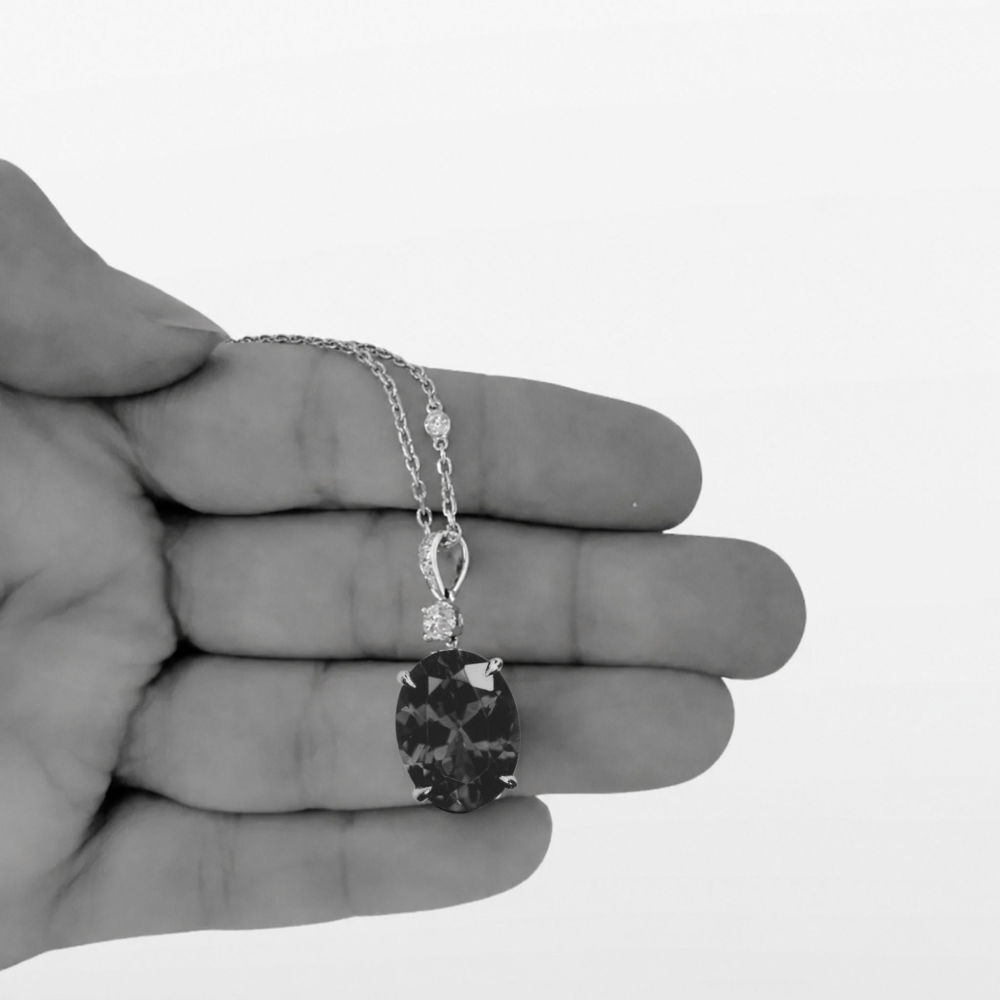 Stunning 7.00 Ct Oval Tanzanite Necklace