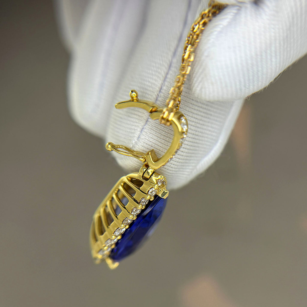 Investment-Grade 11.92 ct Pear-Shaped Tanzanite Pendant in 18K Yellow Gold